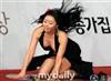 韩国大钟奖红毯女星为抢镜用力过猛 SM捆绑爆乳假摔（组图）