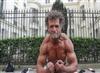 巴黎流浪汉街头练健身变肌肉男 拍摄《街头斗士》短片走红网络
