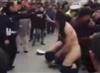 溫州“豪放女”醉駕被查當眾脫衣與民警廝打 場面混亂不堪